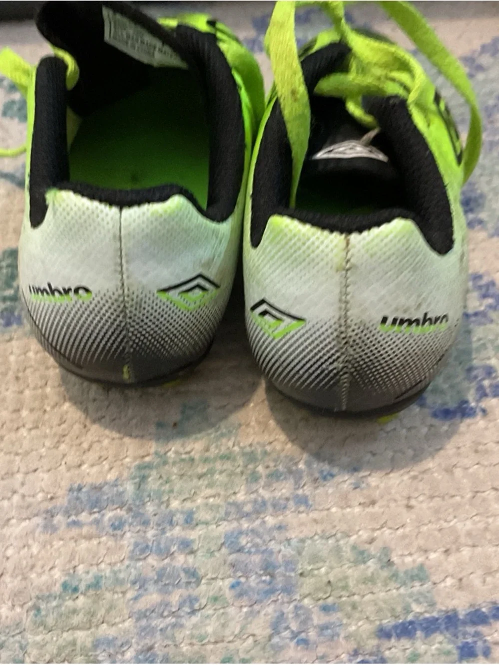 Umbro Kids Neon Yellow-Green Soccer Cleats